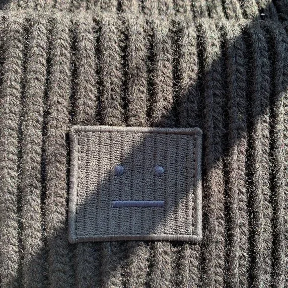 Acne Studios Classic Black Beanie – Timeless Cold Weather Must